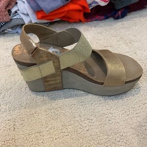 OTBT gold wedges